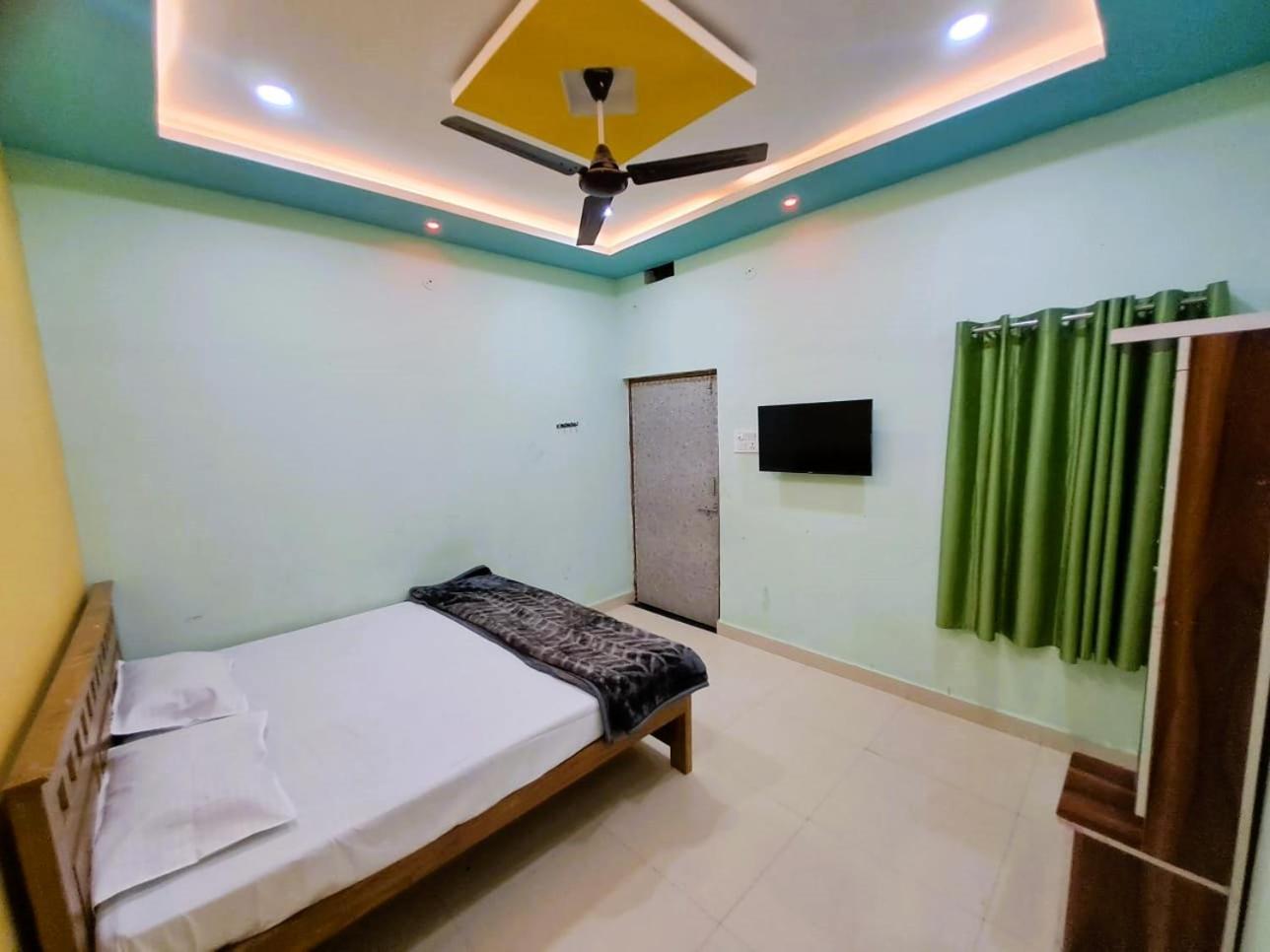 Utsav Lodge And Mangal Bhavan Pipariā Eksteriør bilde