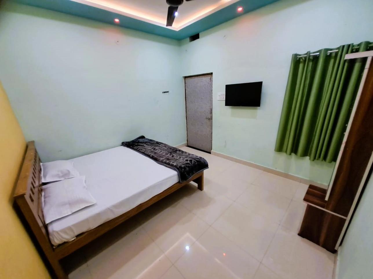 Utsav Lodge And Mangal Bhavan Pipariā Eksteriør bilde