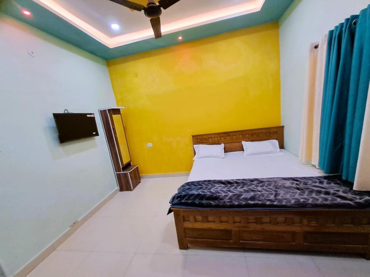 Utsav Lodge And Mangal Bhavan Pipariā Eksteriør bilde